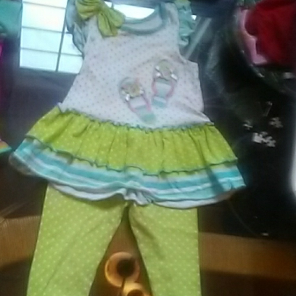 Two-piece tank top capri pants matching set